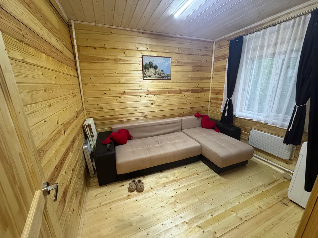 Уютный двухэтажный дом в окружении природы