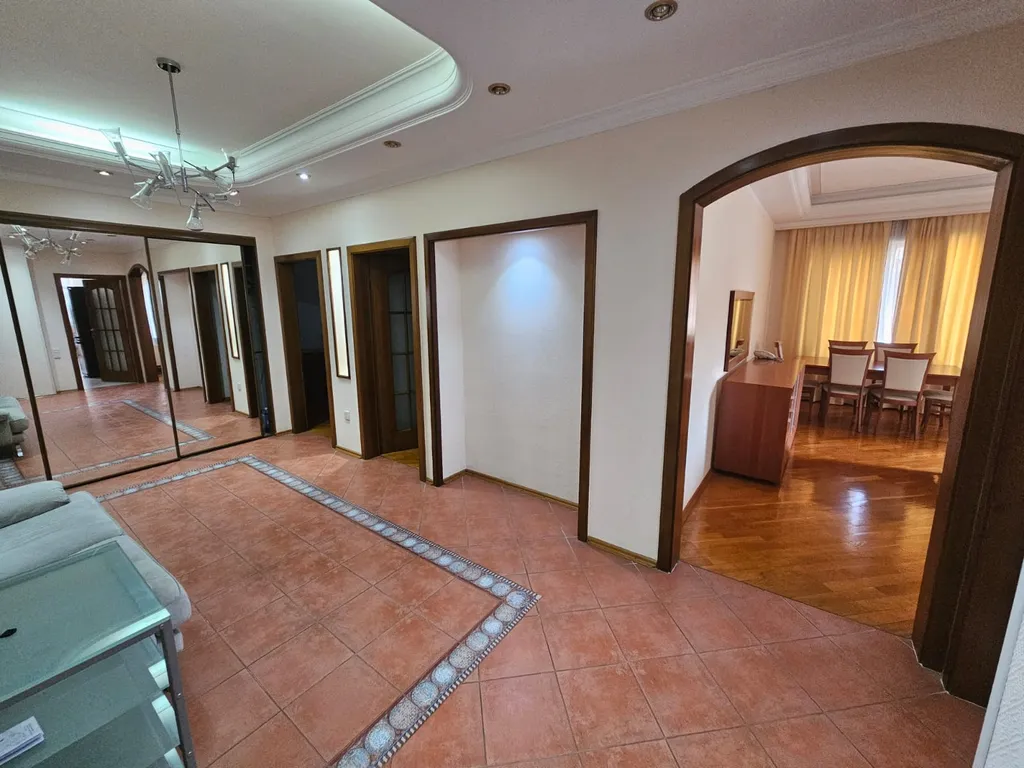 Квартира около кинотеатра Низами