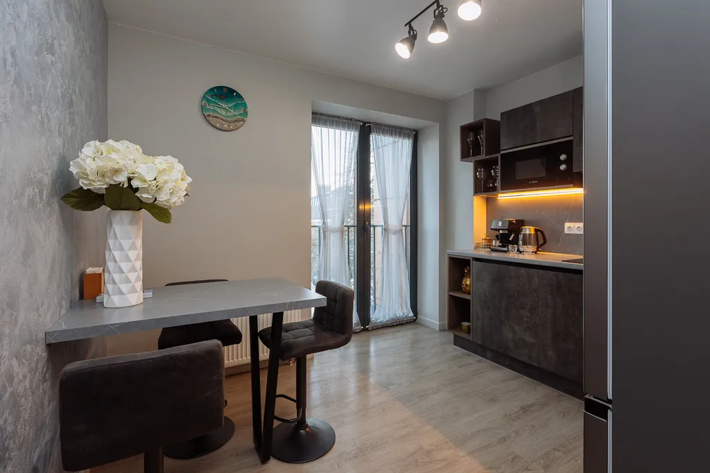 Апартамент с видом на колесо обозрения и море