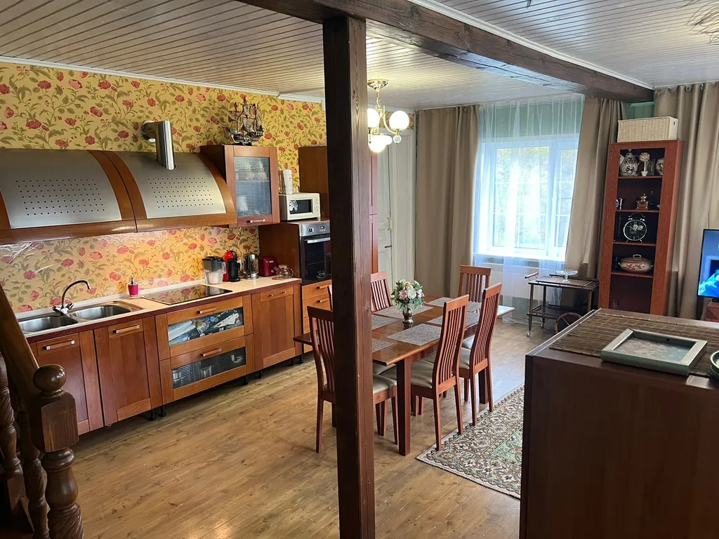 Загородный дом в лесу на Волге