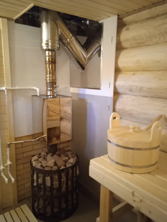 Дом у пруда