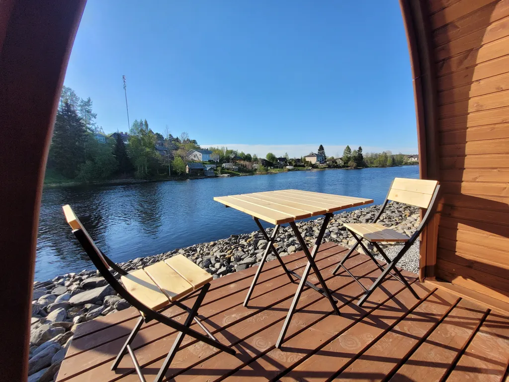 Рорбу домик рыбака на берегу реки Янисйоки