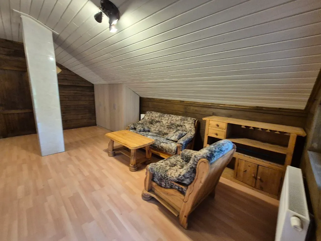 Двухэтажный загородный дом рядом с озером