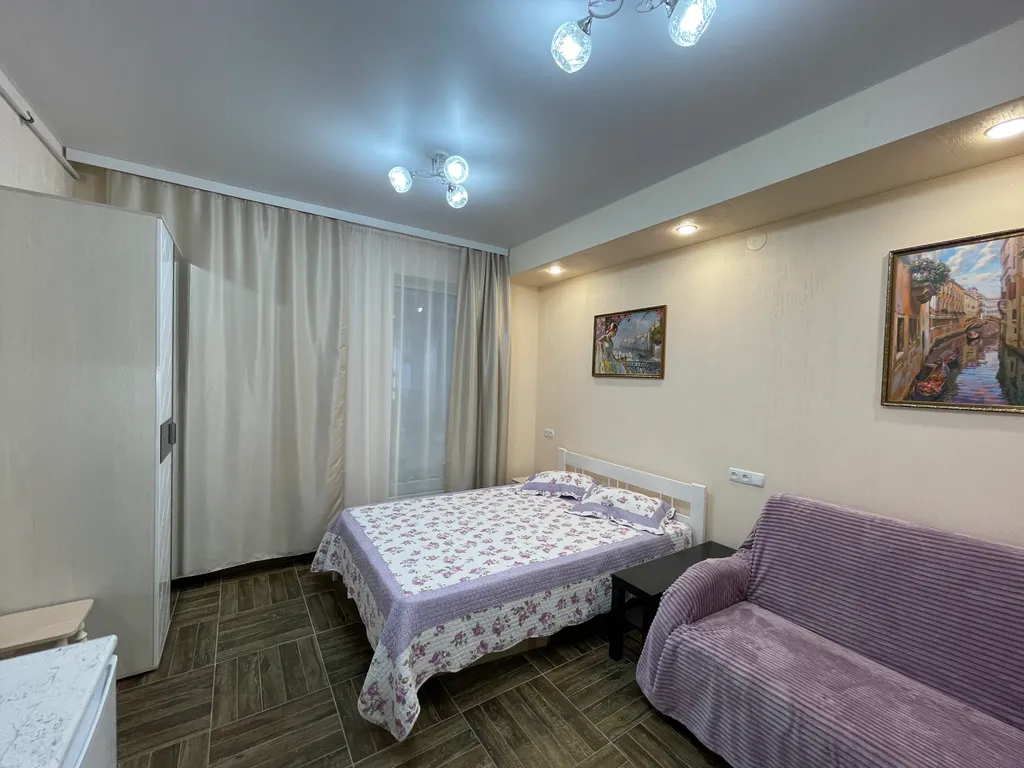 Комфортные апартаменты - студия, с кухней, на первом этаже