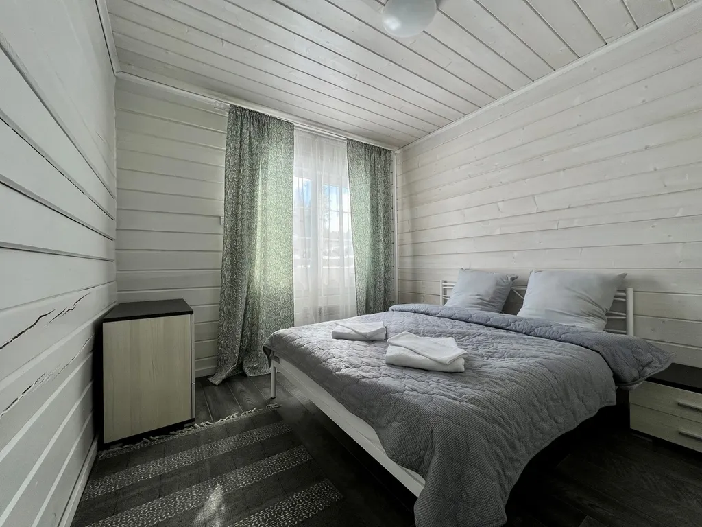 Дом N3 с сауной и камином  на берегу озера Лунное