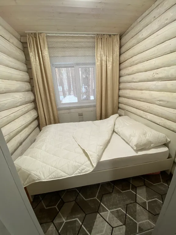 Уютный дом в лесу