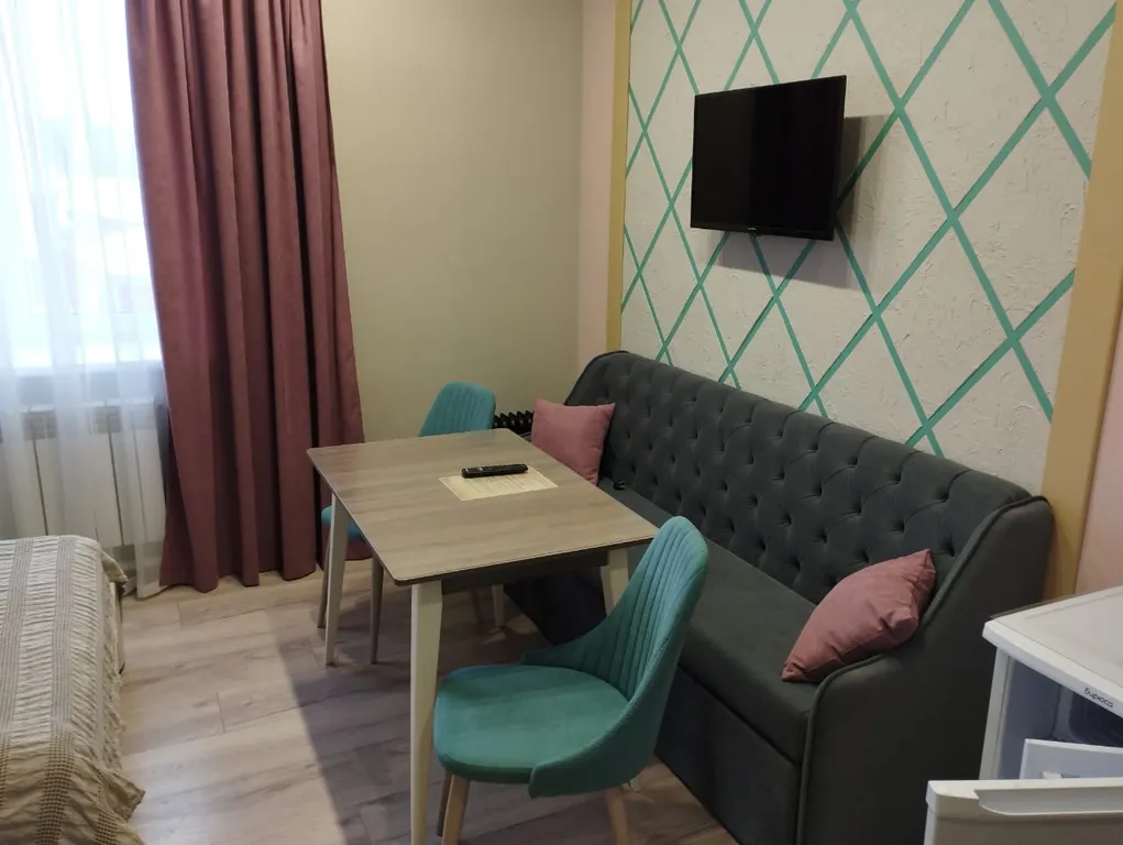 Полулюкс 2-местный с двуспальной кроватью + диван