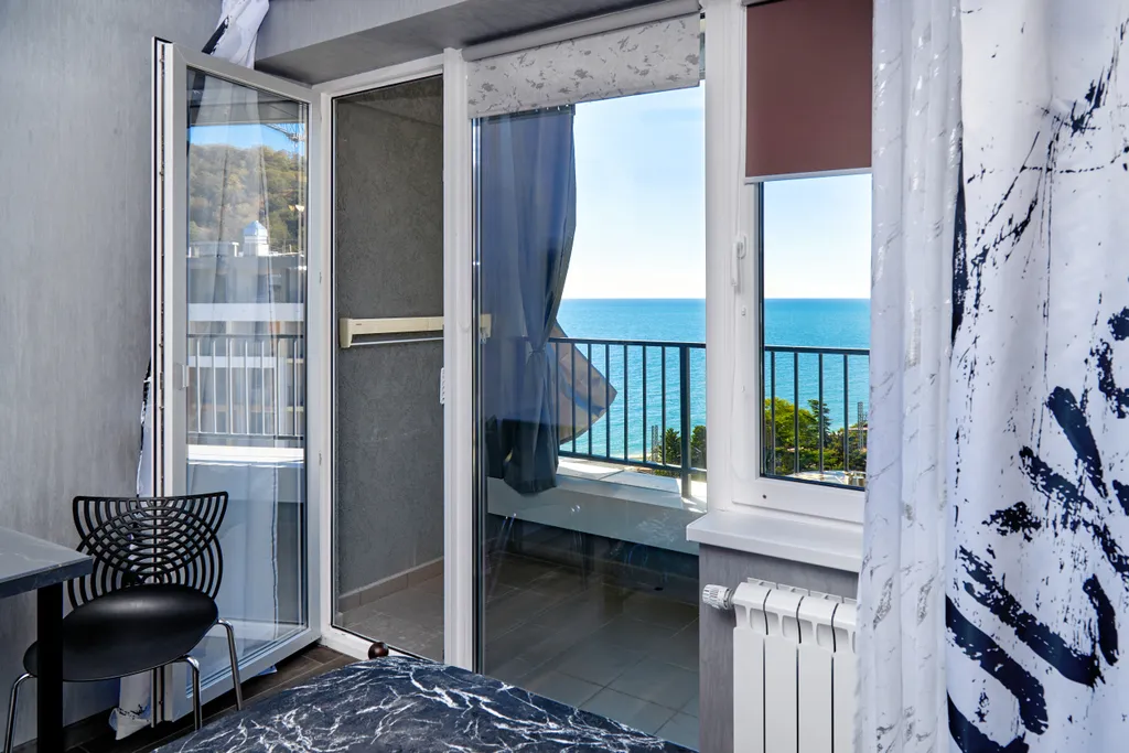 Апартамент в стиле лофт с обзорным видом на море