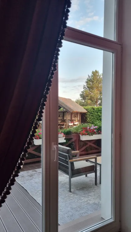 Вилла художника у моря с бассейном