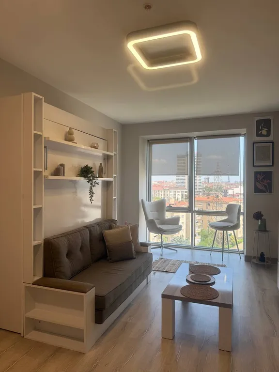 Studio apt with pool and gym near metrobus station