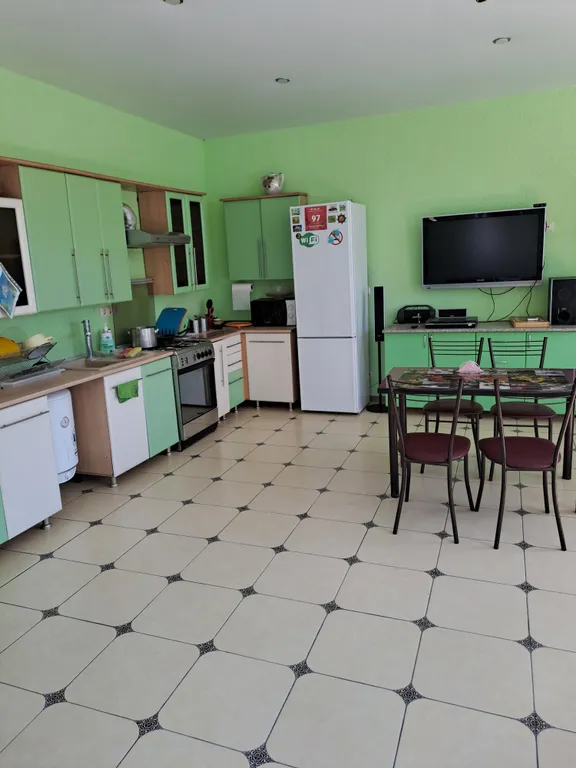 Уютная комната с видом на море