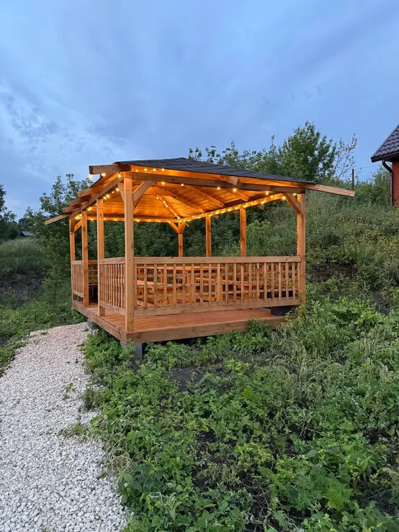 Уютный комплекс отдыха на берегу реки