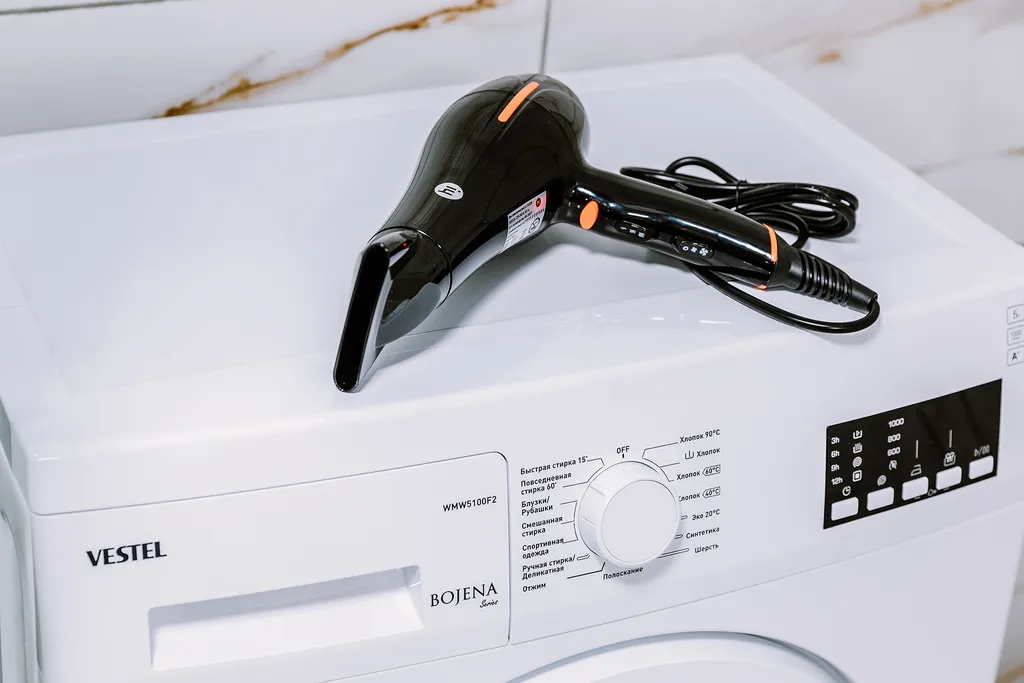 Коттедж с бассейном в лесу