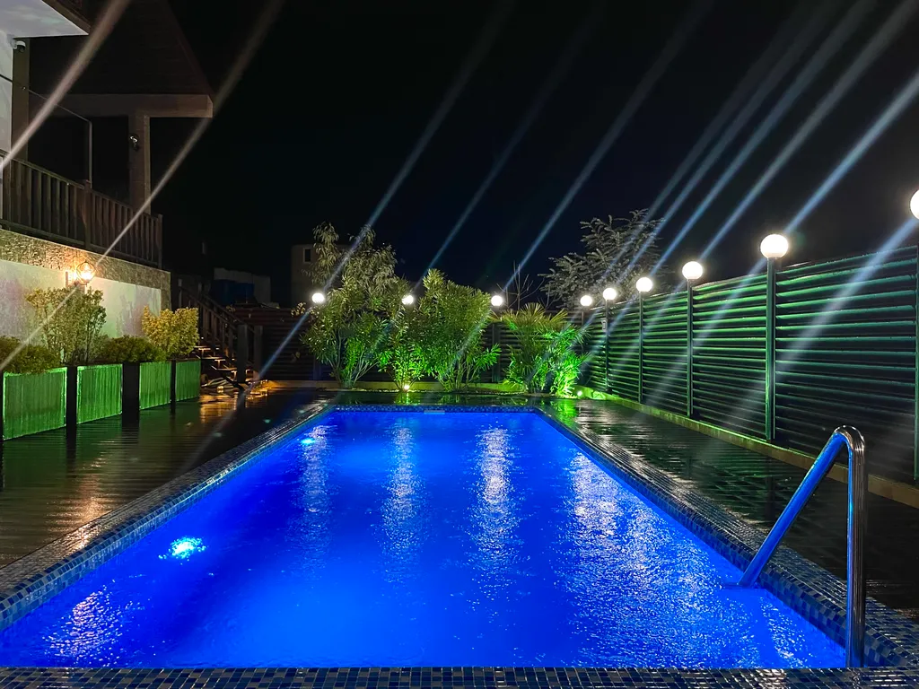 Шале Tech с подогреваемым бассейном и 4 спальнями