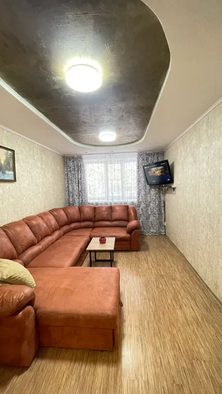 Уютная, светлая квартира с видом на гостиницу карибу