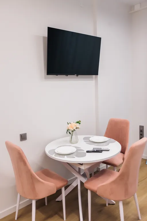 Нежный зефирный апартамент в KM Tower Plaza