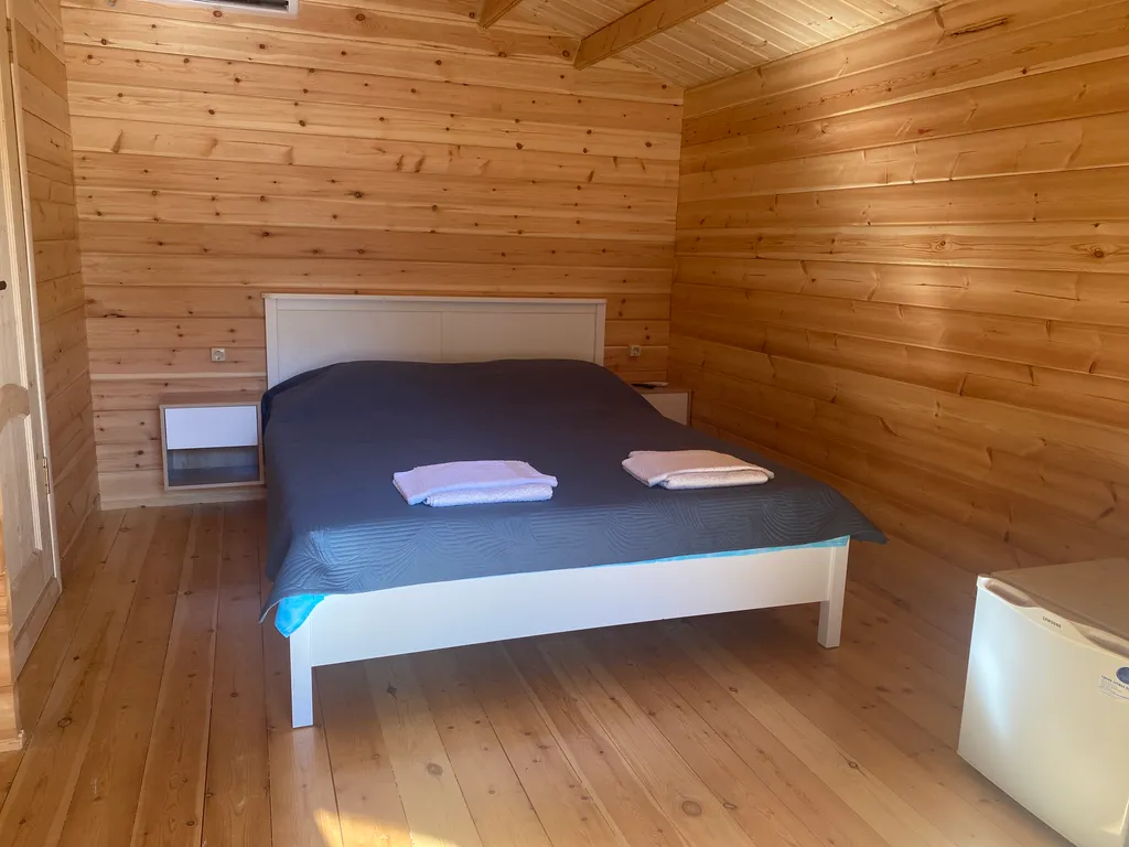 Коттедж у водопада