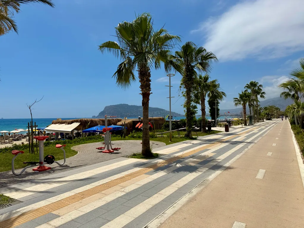 2BD Flat 50m to the Beach