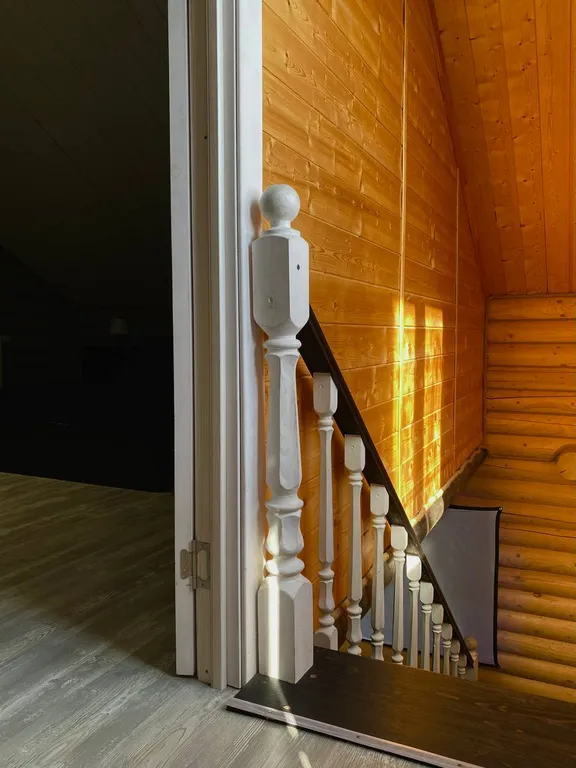 Уютный бревенчатый дом Life veranda на берегу пруда с баней на дровах