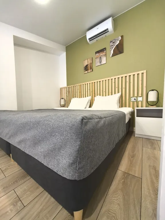 Квартира Двухкомнатная студия с кухней с 2-я санузлами и TV в каждой комнате — Коммунар