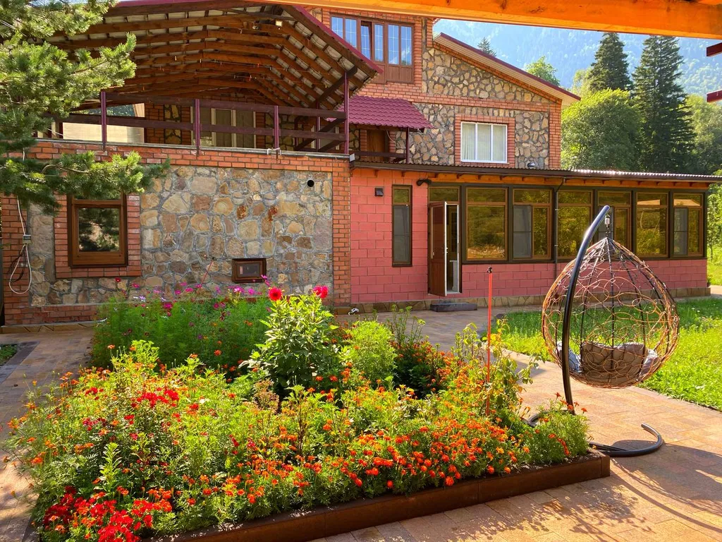 Коттедж Веранда в окружении величественных гор — аренда посуточно в Теберда