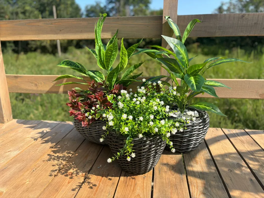 Уютная сфера на побережье