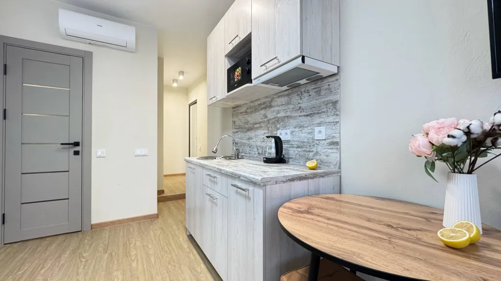 Уютная и светлая студия на Патрокле