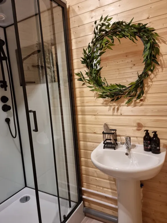 Просторный домик для семейного отдыха вблизи леса