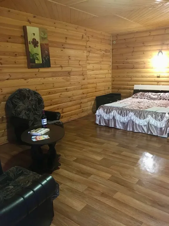 Деревянный четырехместный номер