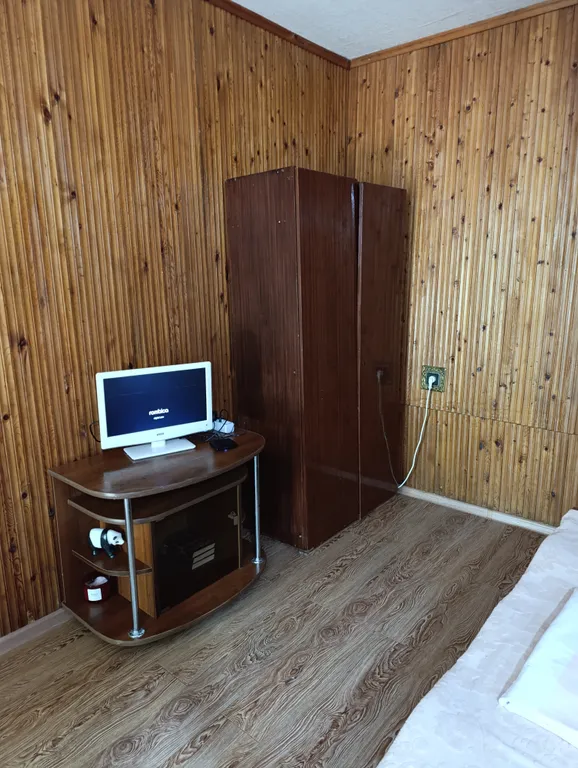 Уютная комната с видом на речку