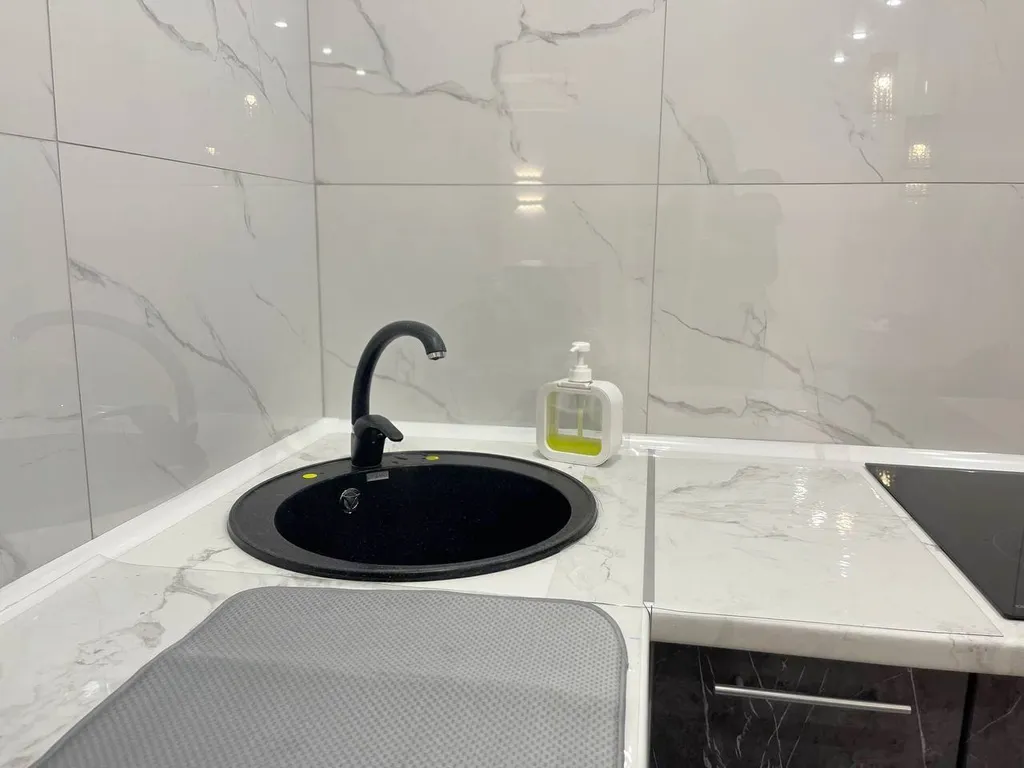 Центр, квартира на Суханова, 2 комнатная, 2 этаж