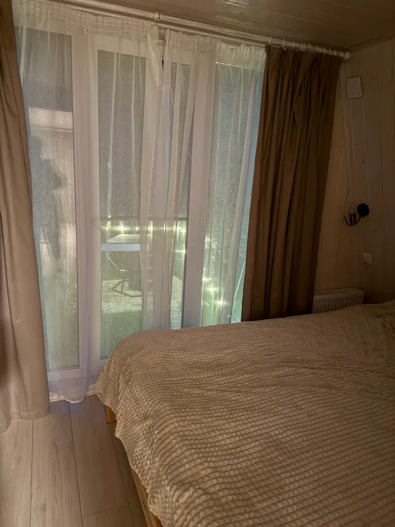 Уютный дом a-frame на окраине леса