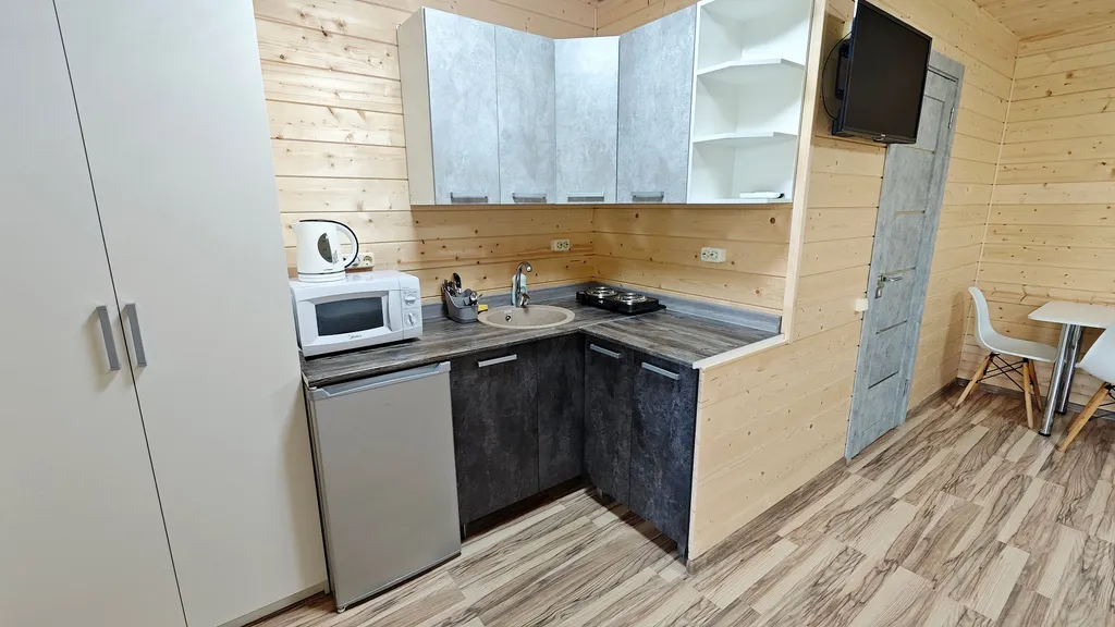 Изумрудная студия люкс с собственной террасой и отдельным входом