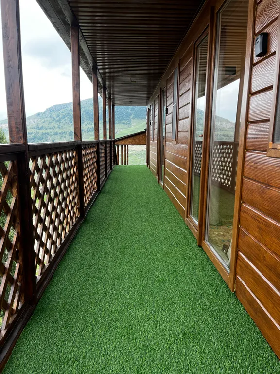 Домик с видом на горы