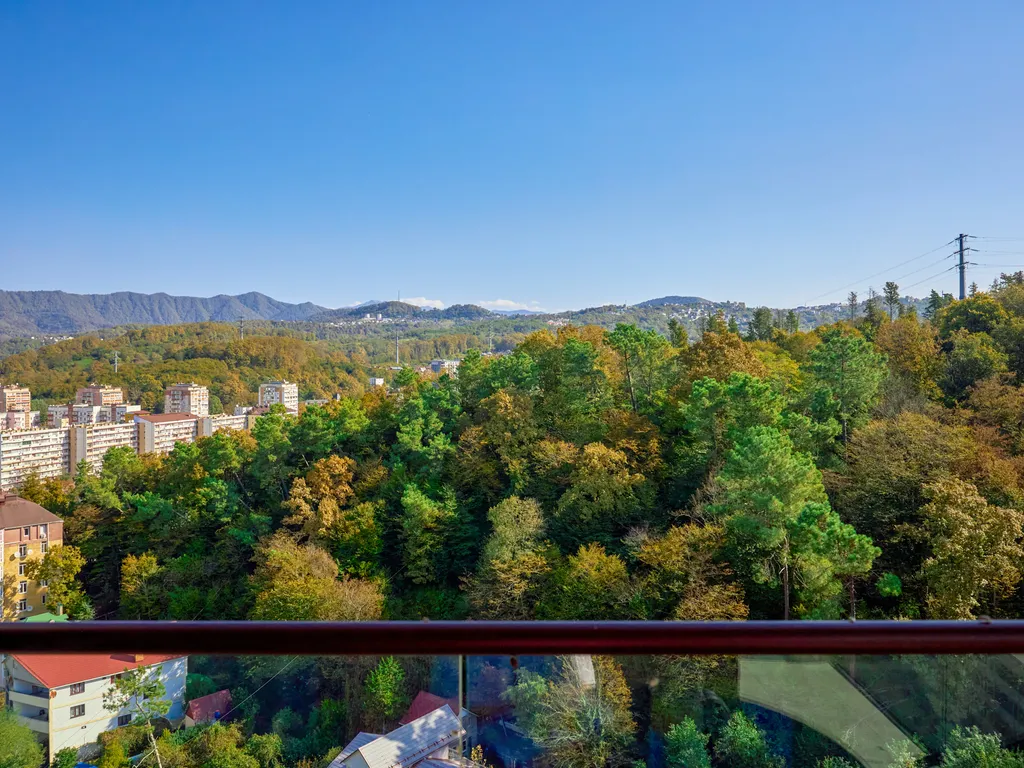 Современная, новая квартира с видом на горы