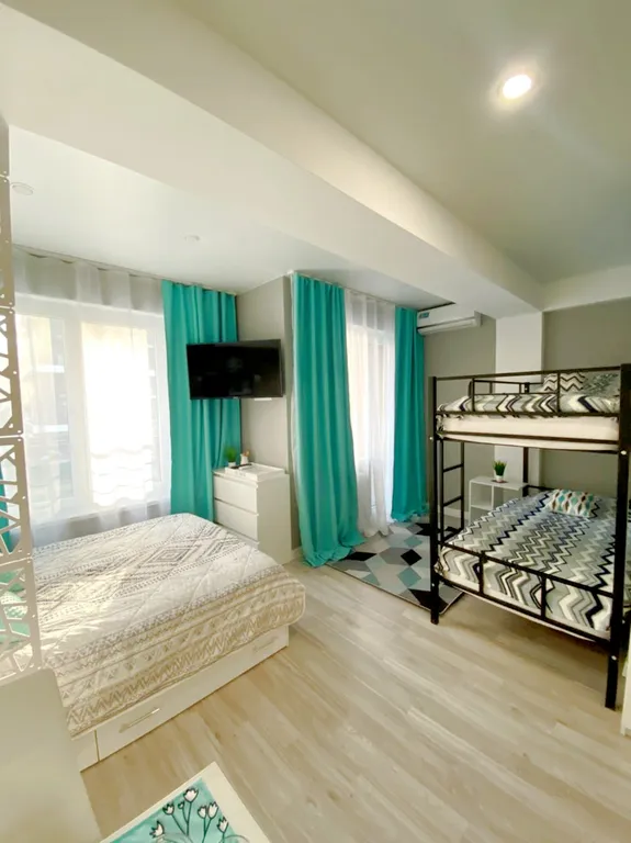 Студия на первой береговой