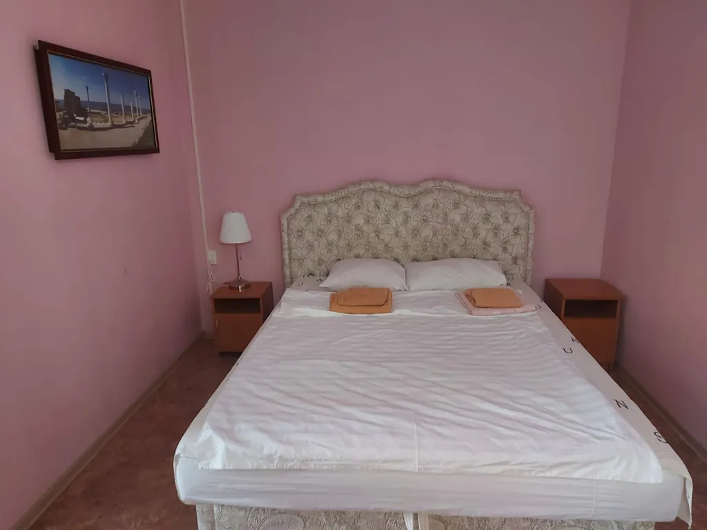 Двухкомнатный номер с терассой, пляж 70 метров