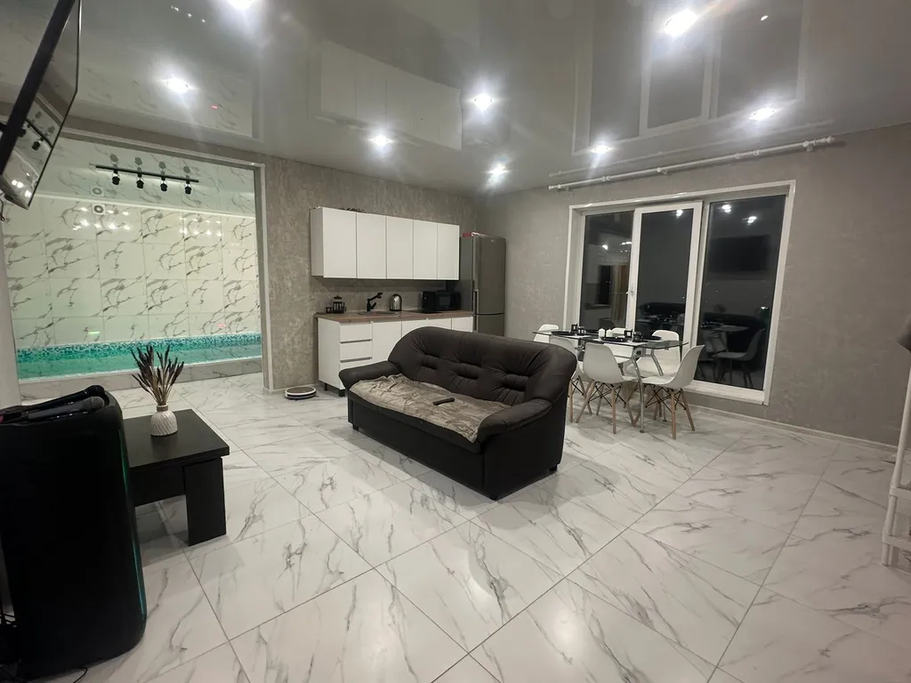 Дом с теплым бассейном и баней