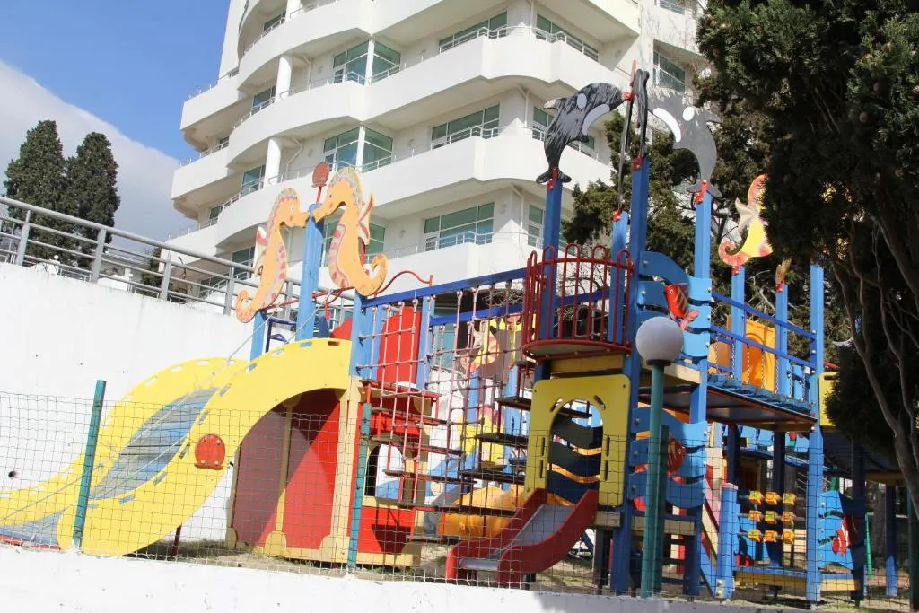 Огромная квартира с бассейном и видом на море