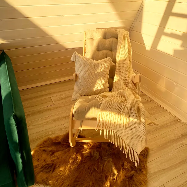 Уютный скандинавский домик у леса