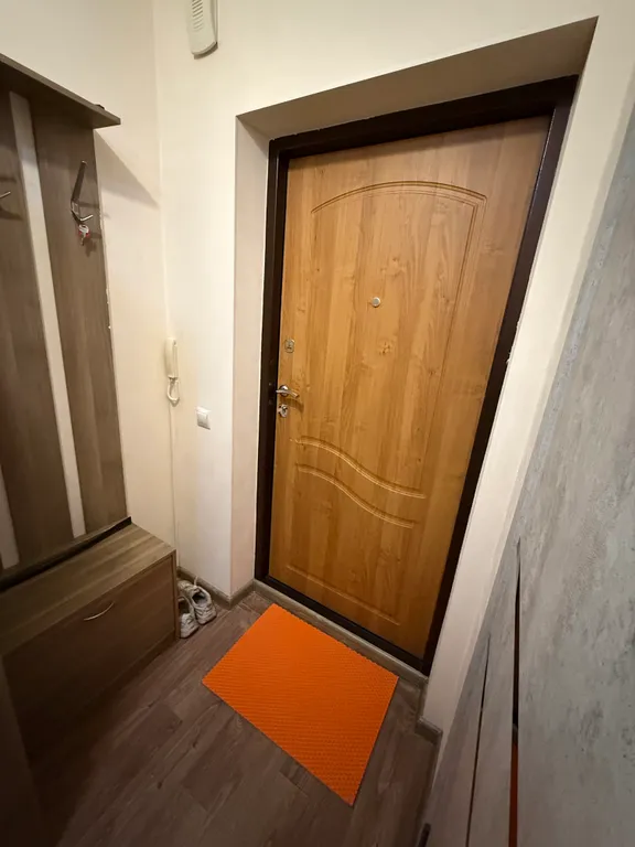 Студия - диван, стиралка холодильник, микроволновка