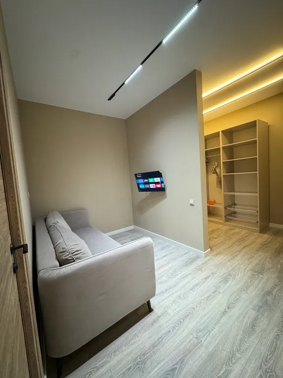 Современная квартира в центре города — аренда посуточно в Кировск