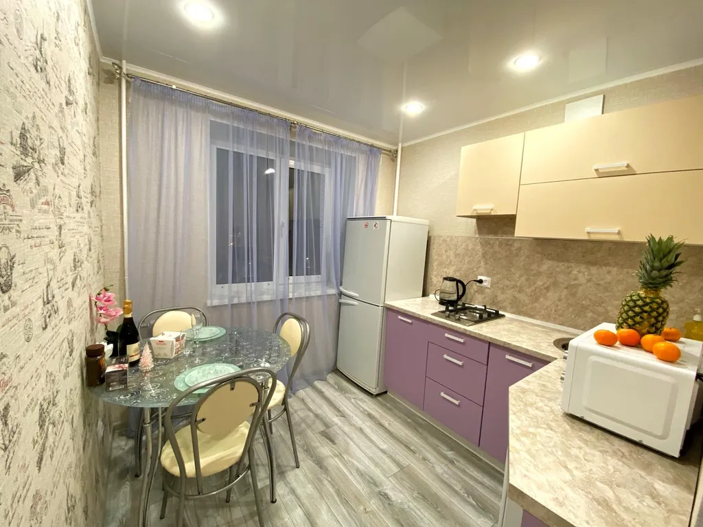 Новая уютная квартира рядом с Гостинным двором — аренда посуточно в Магнитогорск