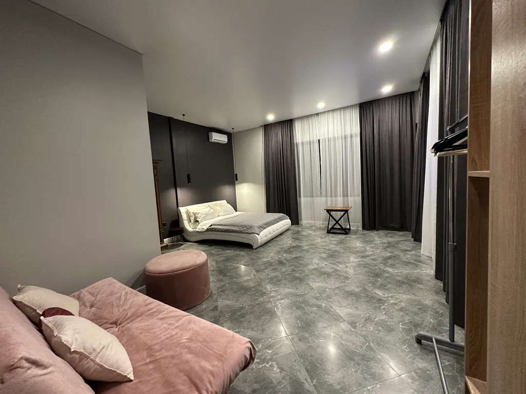 Дом с бассейном