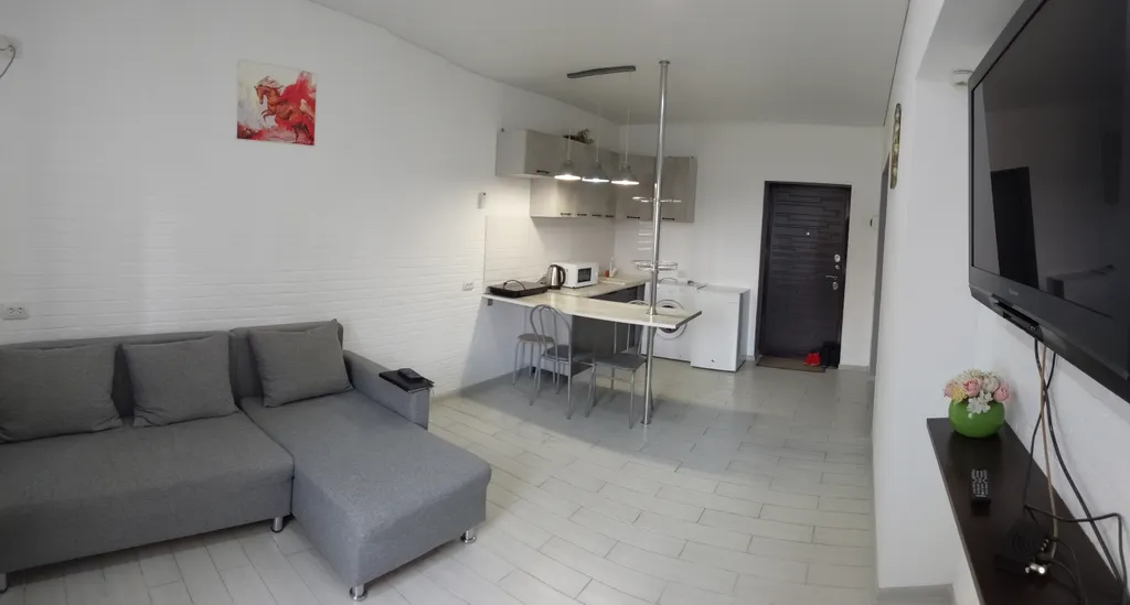 Уютная двухкомнатная студия у моря