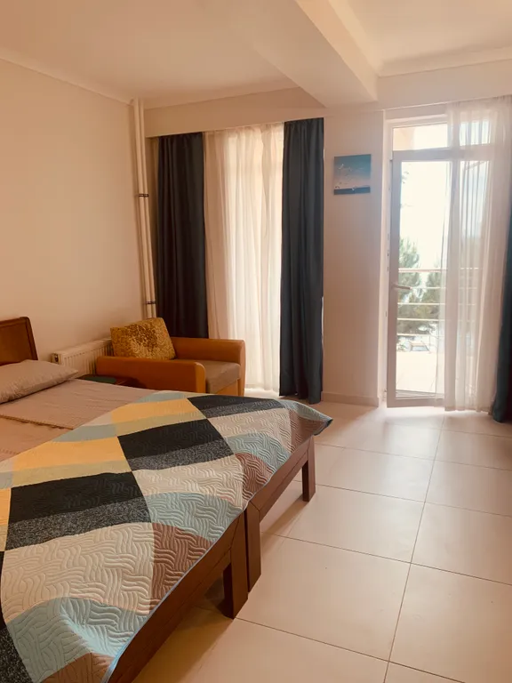 Номер на берегу моря