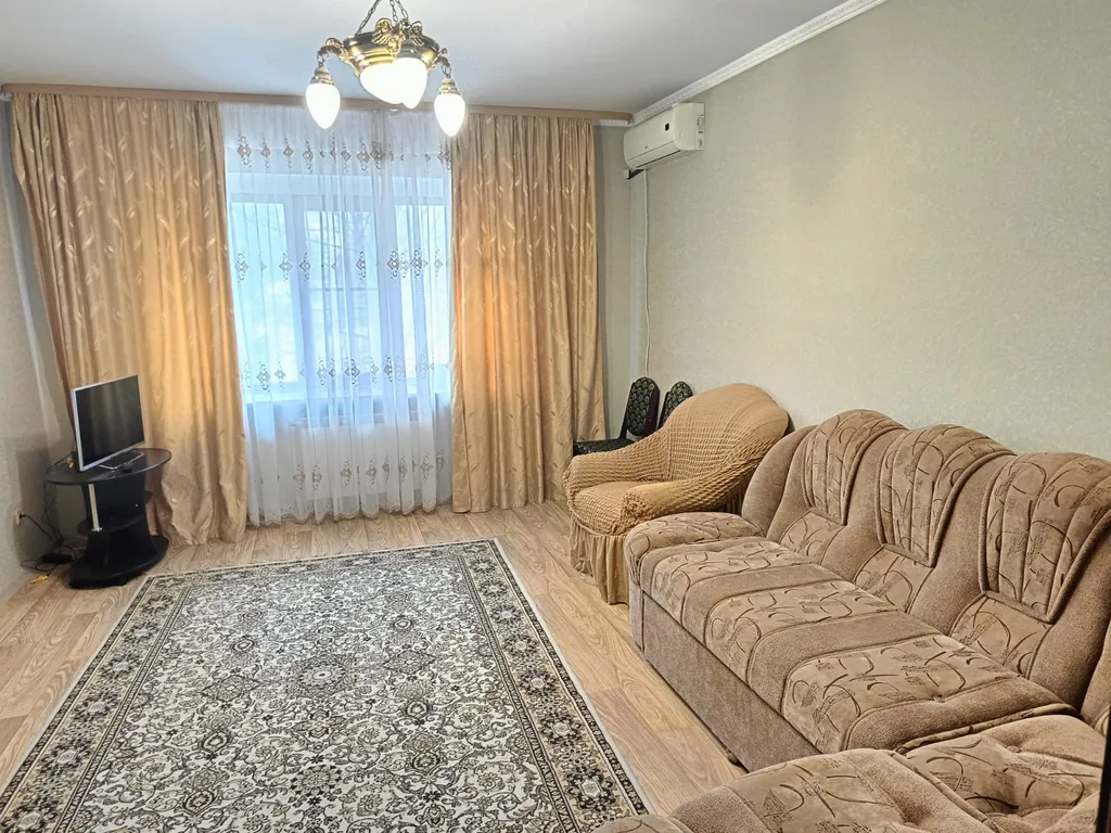 Двухкомнатная квартира в самом центре у Лебединого озера