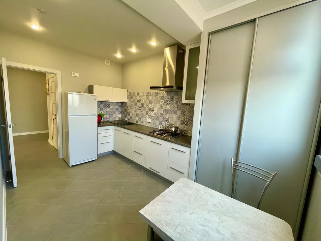 Квартира Квартира у моря, окна и балкон с видом на море и яхт-клуб — Севастополь