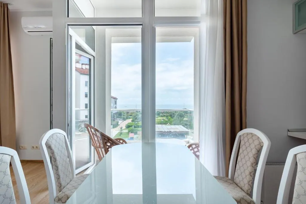 Апартаменты с видом на море и балконом №302