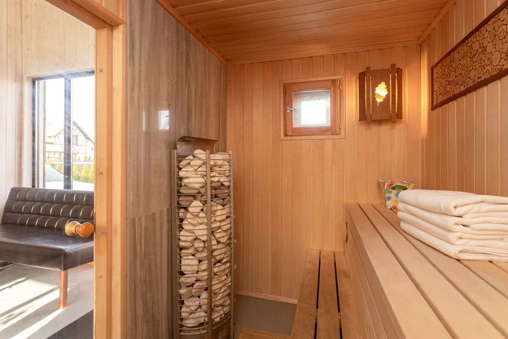 Дом с сауной и теплым бассейном